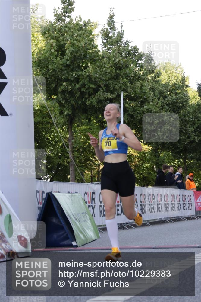 06.09.2026 - CURREX Alsterlauf Yannick Fuchs http://msf.ph/oto/10229383 06.09.2026 11:20:21 Ziel 70 meine-sportfotos.de