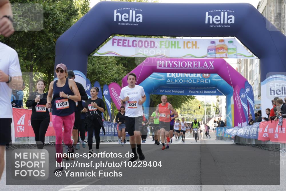 06.09.2026 - CURREX Alsterlauf Yannick Fuchs http://msf.ph/oto/10229404 06.09.2026 11:45:09 Ziel 1183, 1203, 1234, 1278, 1299, 1330, 8110, 8347 meine-sportfotos.de