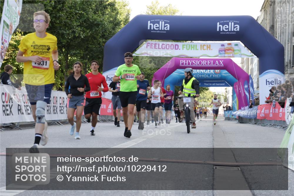 06.09.2026 - CURREX Alsterlauf Yannick Fuchs http://msf.ph/oto/10229412 06.09.2026 11:45:20 Ziel 1031, 1095, 1119, 1129, 1140, 1200, 1234, 1294, 1304, 1318, 4802, 8344 meine-sportfotos.de