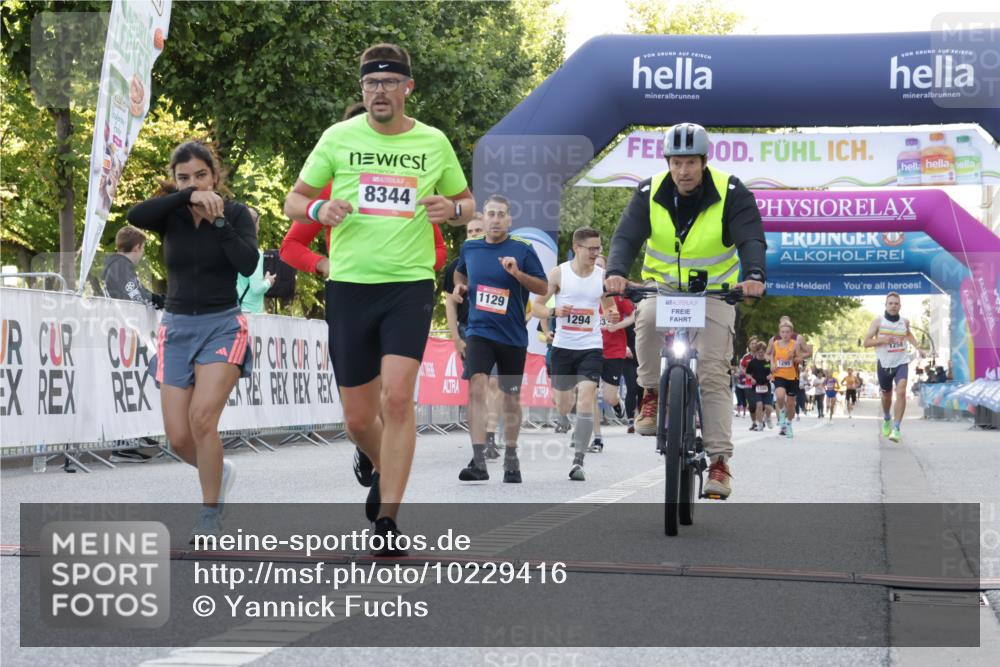 06.09.2026 - CURREX Alsterlauf Yannick Fuchs http://msf.ph/oto/10229416 06.09.2026 11:45:22 Ziel 1030, 1031, 1033, 1095, 1119, 1129, 1140, 1200, 1258, 1294, 1304, 1318, 4802, 8344 meine-sportfotos.de