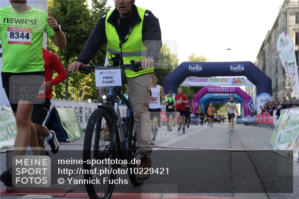 06.09.2026 - CURREX Alsterlauf Yannick Fuchs http://msf.ph/oto/10229421 06.09.2026 11:45:24 Ziel 1030, 1031, 1033, 1129, 1140, 1149, 1258, 1294, 1304, 1318, 1340, 4802, 8344 meine-sportfotos.de