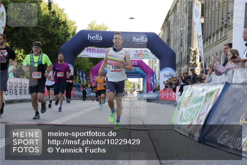 06.09.2026 - CURREX Alsterlauf Yannick Fuchs http://msf.ph/oto/10229429 06.09.2026 11:45:27 Ziel 1030, 1031, 1033, 1129, 1140, 1149, 1216, 1258, 1294, 1295, 1304, 1340, 8136, 8344 meine-sportfotos.de