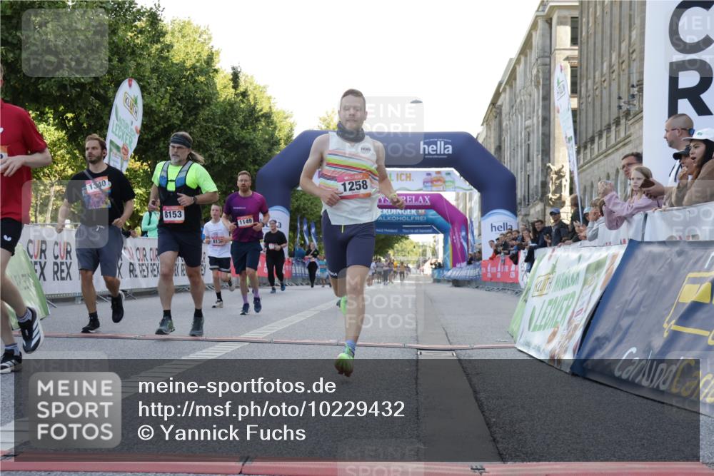 06.09.2026 - CURREX Alsterlauf Yannick Fuchs http://msf.ph/oto/10229432 06.09.2026 11:45:27 Ziel 1030, 1031, 1033, 1129, 1140, 1149, 1216, 1258, 1294, 1295, 1304, 1340, 8136, 8344 meine-sportfotos.de
