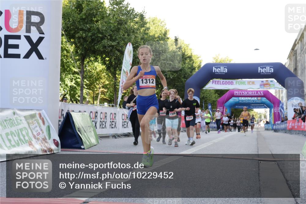 06.09.2026 - CURREX Alsterlauf Yannick Fuchs http://msf.ph/oto/10229452 06.09.2026 11:45:41 Ziel 1026, 1166, 1167, 1296, 1308, 1309, 1312, 1317 meine-sportfotos.de