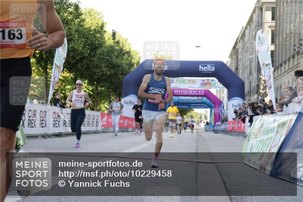 06.09.2026 - CURREX Alsterlauf Yannick Fuchs http://msf.ph/oto/10229458 06.09.2026 11:45:48 Ziel 1148, 1163, 1166, 1167, 1296, 1300, 1308, 1309, 5016 meine-sportfotos.de