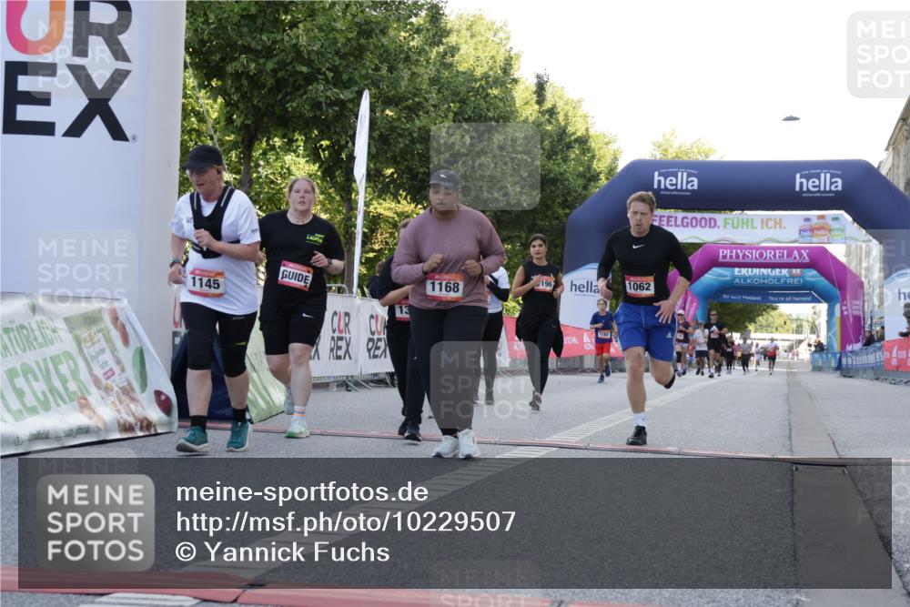 06.09.2026 - CURREX Alsterlauf Yannick Fuchs http://msf.ph/oto/10229507 06.09.2026 11:46:11 Ziel 1032, 1035, 1062, 1071, 1103, 1134, 1145, 1168, 1196, 1211, 1298, 1305, 1307, 8251, 8346 meine-sportfotos.de