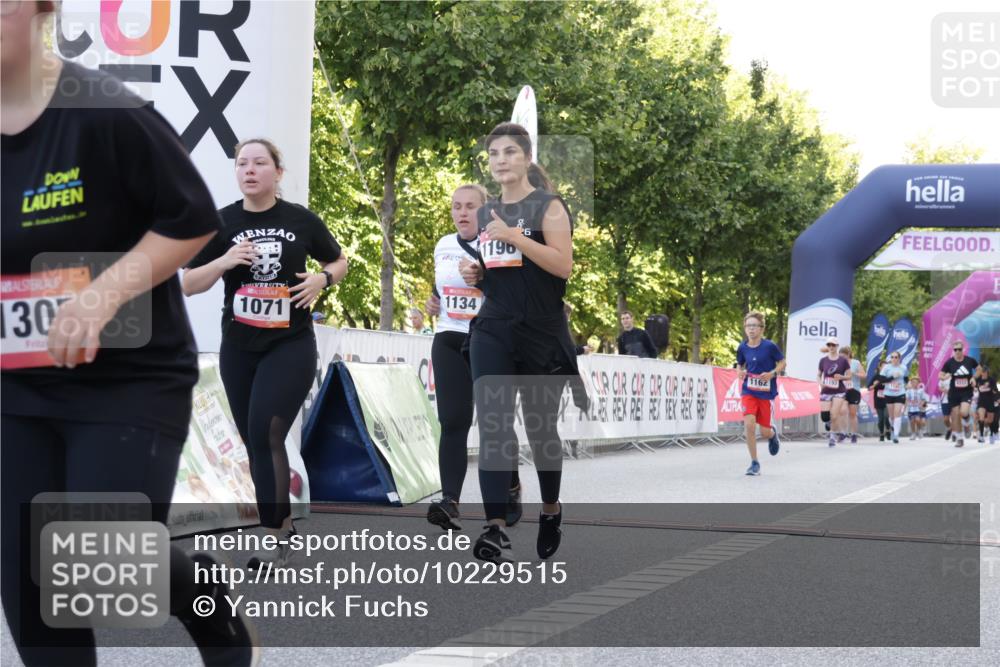 06.09.2026 - CURREX Alsterlauf Yannick Fuchs http://msf.ph/oto/10229515 06.09.2026 11:46:14 Ziel 1062, 1071, 1134, 1145, 1162, 1168, 1196, 1211, 1307, 8251, 8346 meine-sportfotos.de