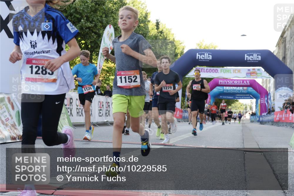 06.09.2026 - CURREX Alsterlauf Yannick Fuchs http://msf.ph/oto/10229585 06.09.2026 11:47:27 Ziel 1081, 1111, 1123, 1130, 1152, 1202, 1226, 1279, 1283, 1329, 8046, 8048, 8172, 8300, 8327 meine-sportfotos.de