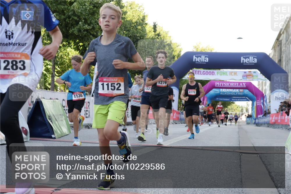 06.09.2026 - CURREX Alsterlauf Yannick Fuchs http://msf.ph/oto/10229586 06.09.2026 11:47:27 Ziel 1081, 1111, 1123, 1130, 1152, 1202, 1226, 1279, 1283, 1329, 8046, 8048, 8172, 8300, 8327 meine-sportfotos.de