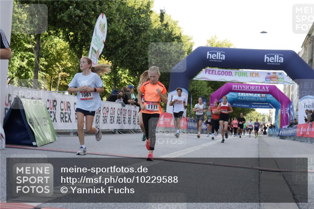 06.09.2026 - CURREX Alsterlauf Yannick Fuchs http://msf.ph/oto/10229588 06.09.2026 11:47:31 Ziel 1081, 1083, 1085, 1111, 1123, 1130, 1152, 1194, 1202, 1226, 1279, 1283, 1329, 8046, 8048, 8172, 8236, 8327 meine-sportfotos.de
