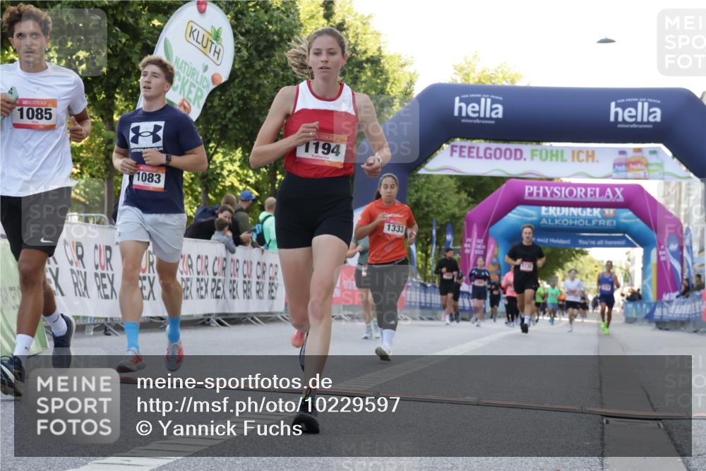 06.09.2026 - CURREX Alsterlauf Yannick Fuchs http://msf.ph/oto/10229597 06.09.2026 11:47:36 Ziel 1081, 1083, 1085, 1111, 1123, 1135, 1194, 1329, 1333, 8046, 8048, 8070, 8139, 8172, 8236 meine-sportfotos.de