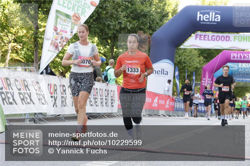 06.09.2026 - CURREX Alsterlauf Yannick Fuchs http://msf.ph/oto/10229599 06.09.2026 11:47:37 Ziel 1081, 1083, 1085, 1111, 1135, 1194, 1329, 1333, 8070, 8139, 8236 meine-sportfotos.de