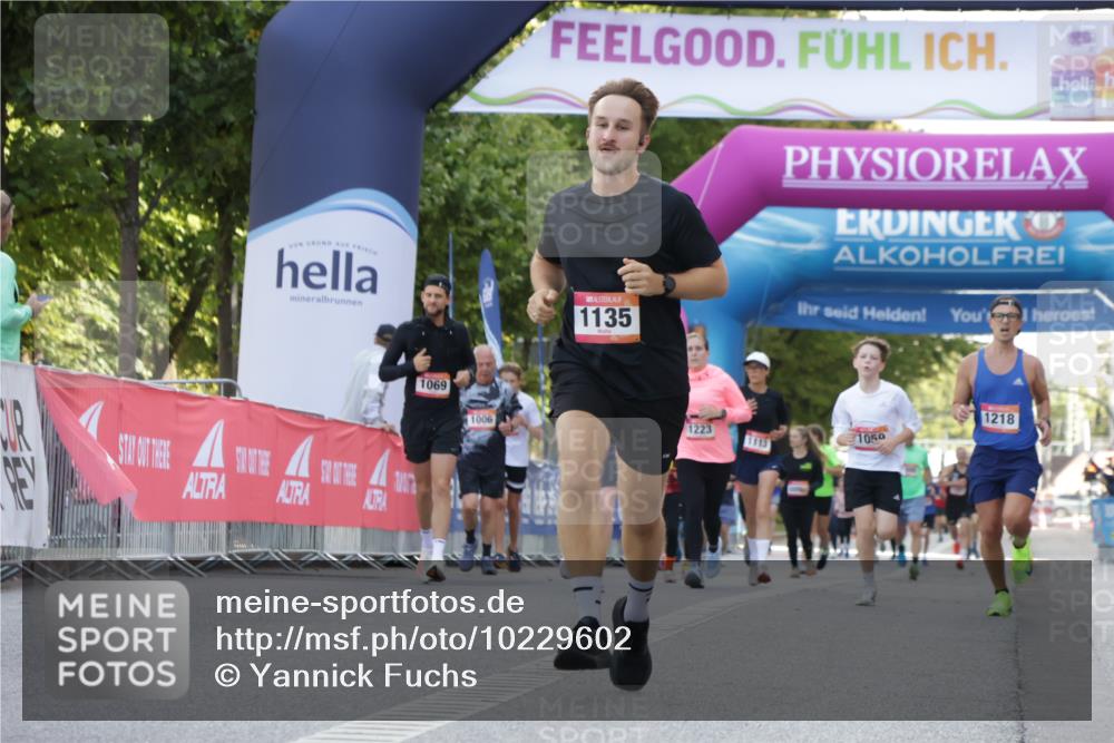 06.09.2026 - CURREX Alsterlauf Yannick Fuchs http://msf.ph/oto/10229602 06.09.2026 11:47:39 Ziel 1081, 1083, 1085, 1111, 1135, 1194, 1333, 8070, 8139, 8236 meine-sportfotos.de