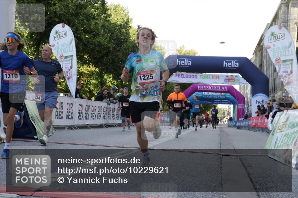 06.09.2026 - CURREX Alsterlauf Yannick Fuchs http://msf.ph/oto/10229621 06.09.2026 11:48:03 Ziel 1037, 1038, 1098, 1114, 1115, 1225, 1281, 1310, 1334, 8018 meine-sportfotos.de