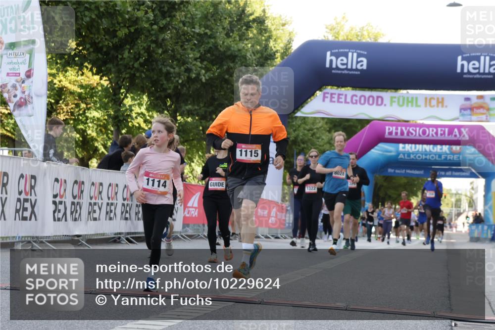 06.09.2026 - CURREX Alsterlauf Yannick Fuchs http://msf.ph/oto/10229624 06.09.2026 11:48:05 Ziel 1037, 1038, 1098, 1114, 1115, 1225, 1281, 1306, 1310, 1322, 1334, 8018, 8028 meine-sportfotos.de