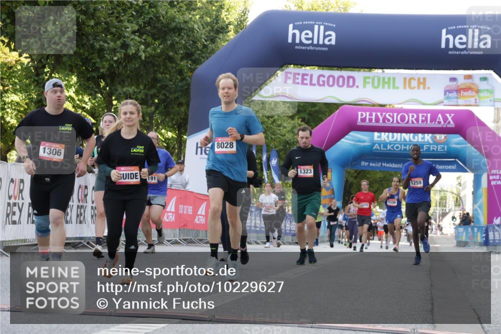 06.09.2026 - CURREX Alsterlauf Yannick Fuchs http://msf.ph/oto/10229627 06.09.2026 11:48:06 Ziel 1037, 1038, 1098, 1114, 1115, 1225, 1259, 1289, 1306, 1310, 1322, 1334, 8018, 8028 meine-sportfotos.de