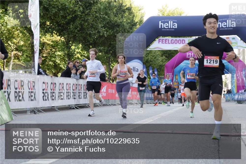 06.09.2026 - CURREX Alsterlauf Yannick Fuchs http://msf.ph/oto/10229635 06.09.2026 11:48:19 Ziel 1104, 1190, 1191, 1192, 1219, 1244, 1291, 1323, 1325, 1332, 8269, 8270, 8336 meine-sportfotos.de