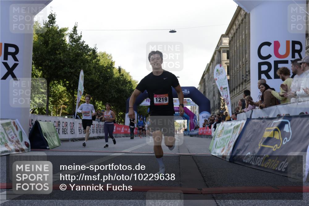 06.09.2026 - CURREX Alsterlauf Yannick Fuchs http://msf.ph/oto/10229638 06.09.2026 11:48:20 Ziel 1104, 1190, 1191, 1219, 1244, 1291, 1325, 1332, 8269, 8270 meine-sportfotos.de