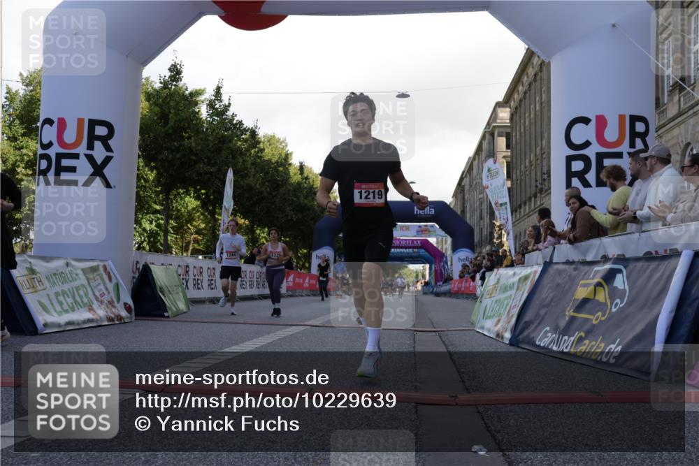 06.09.2026 - CURREX Alsterlauf Yannick Fuchs http://msf.ph/oto/10229639 06.09.2026 11:48:21 Ziel 1104, 1190, 1219, 1244, 1291, 1325, 1332, 8269, 8270 meine-sportfotos.de