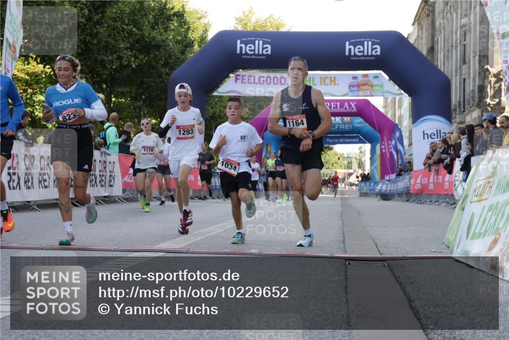 06.09.2026 - CURREX Alsterlauf Yannick Fuchs http://msf.ph/oto/10229652 06.09.2026 11:48:29 Ziel 1034, 1040, 1147, 1164, 1170, 1244, 1293, 1325, 8239, 8240 meine-sportfotos.de