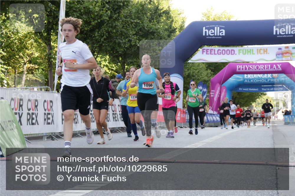 06.09.2026 - CURREX Alsterlauf Yannick Fuchs http://msf.ph/oto/10229685 06.09.2026 11:48:47 Ziel 1005, 1073, 1096, 1097, 1184, 1185, 1222, 1231, 1233, 1238, 1247, 1260, 1265, 1272, 1275, 1276, 1280, 1326, 1337, 1338, 8110 meine-sportfotos.de
