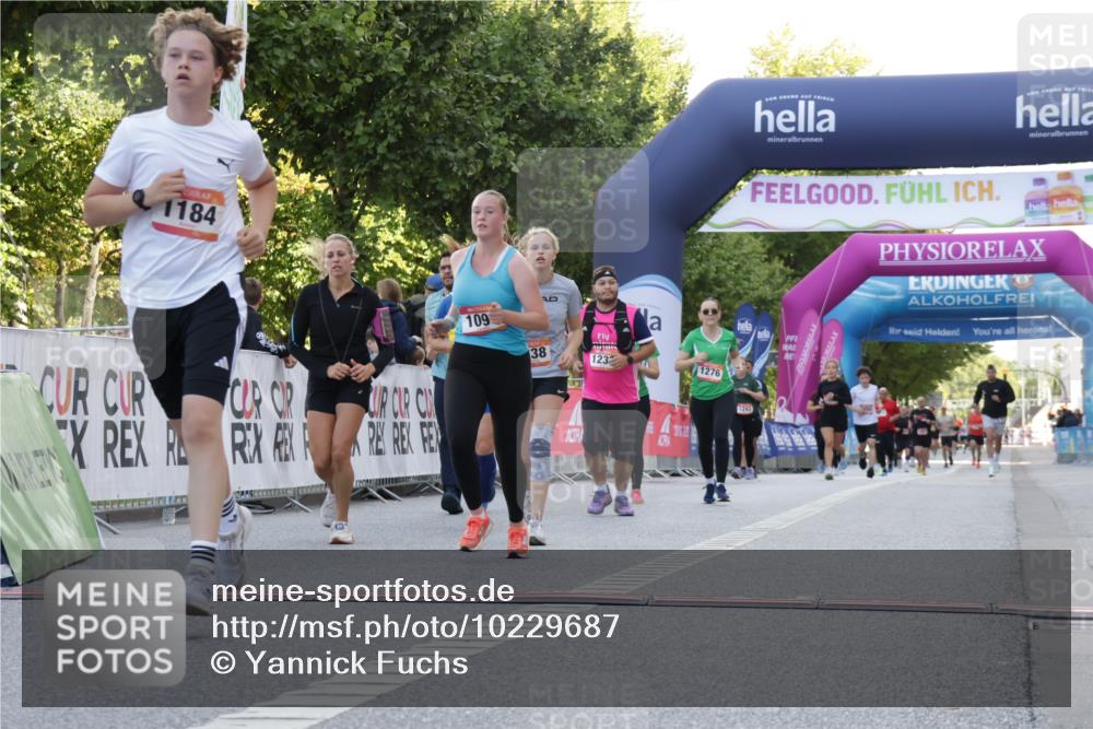 06.09.2026 - CURREX Alsterlauf Yannick Fuchs http://msf.ph/oto/10229687 06.09.2026 11:48:47 Ziel 1005, 1073, 1096, 1097, 1184, 1185, 1222, 1231, 1233, 1238, 1247, 1260, 1265, 1272, 1275, 1276, 1280, 1326, 1337, 1338, 8110 meine-sportfotos.de