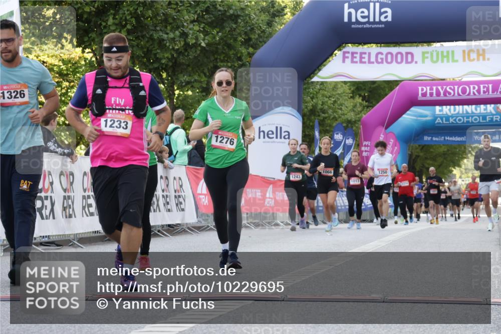 06.09.2026 - CURREX Alsterlauf Yannick Fuchs http://msf.ph/oto/10229695 06.09.2026 11:48:51 Ziel 1096, 1184, 1231, 1233, 1238, 1247, 1272, 1275, 1276, 1280, 1326, 1338, 8347 meine-sportfotos.de