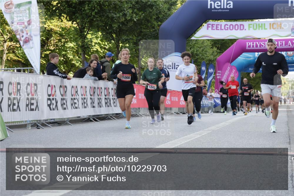 06.09.2026 - CURREX Alsterlauf Yannick Fuchs http://msf.ph/oto/10229703 06.09.2026 11:48:54 Ziel 1066, 1096, 1184, 1233, 1238, 1243, 1250, 1275, 1276, 1326, 1338, 8347 meine-sportfotos.de