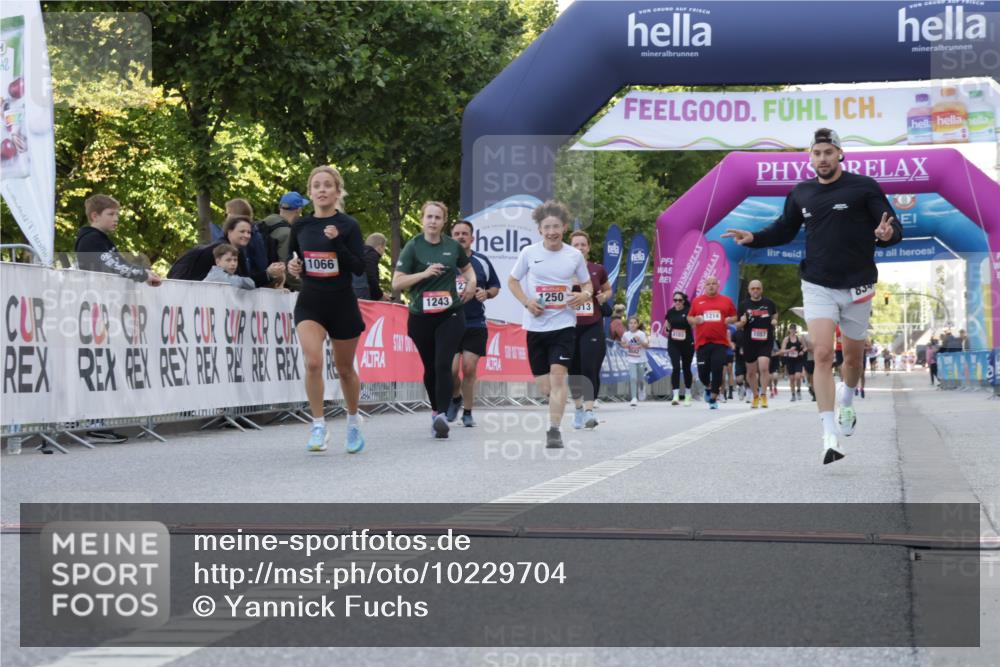 06.09.2026 - CURREX Alsterlauf Yannick Fuchs http://msf.ph/oto/10229704 06.09.2026 11:48:54 Ziel 1066, 1096, 1184, 1233, 1238, 1243, 1250, 1275, 1276, 1326, 1338, 8347 meine-sportfotos.de