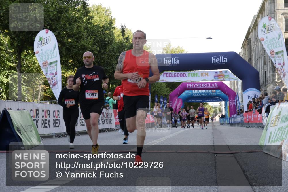 06.09.2026 - CURREX Alsterlauf Yannick Fuchs http://msf.ph/oto/10229726 06.09.2026 11:49:04 Ziel 1013, 1057, 1066, 1119, 1142, 1214, 1243, 1250, 1273, 8042, 8103 meine-sportfotos.de