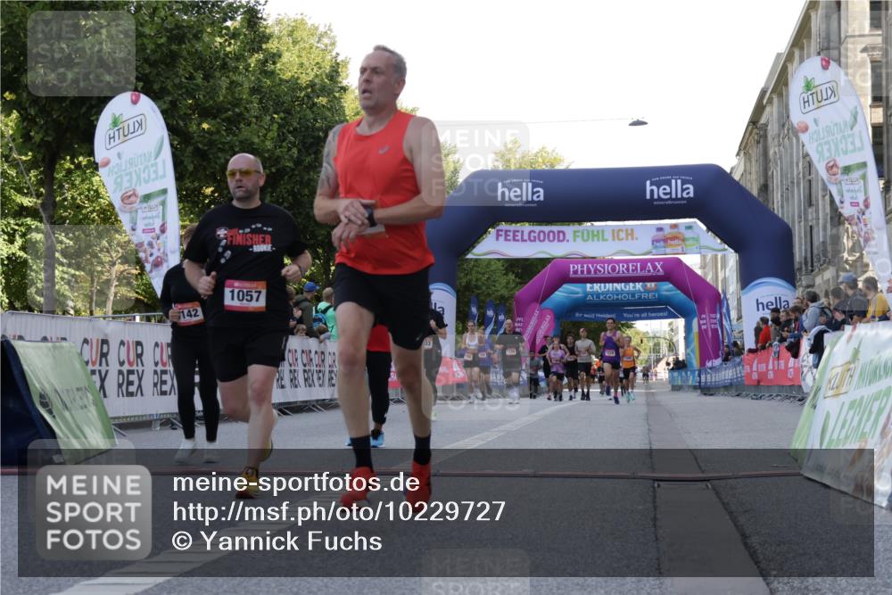 06.09.2026 - CURREX Alsterlauf Yannick Fuchs http://msf.ph/oto/10229727 06.09.2026 11:49:04 Ziel 1013, 1057, 1066, 1119, 1142, 1214, 1243, 1250, 1273, 8042, 8103 meine-sportfotos.de