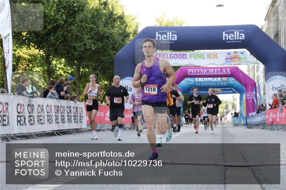 06.09.2026 - CURREX Alsterlauf Yannick Fuchs http://msf.ph/oto/10229736 06.09.2026 11:49:10 Ziel 1057, 1063, 1119, 1142, 1155, 1156, 1214, 1295, 1318, 8042, 8103, 8261 meine-sportfotos.de