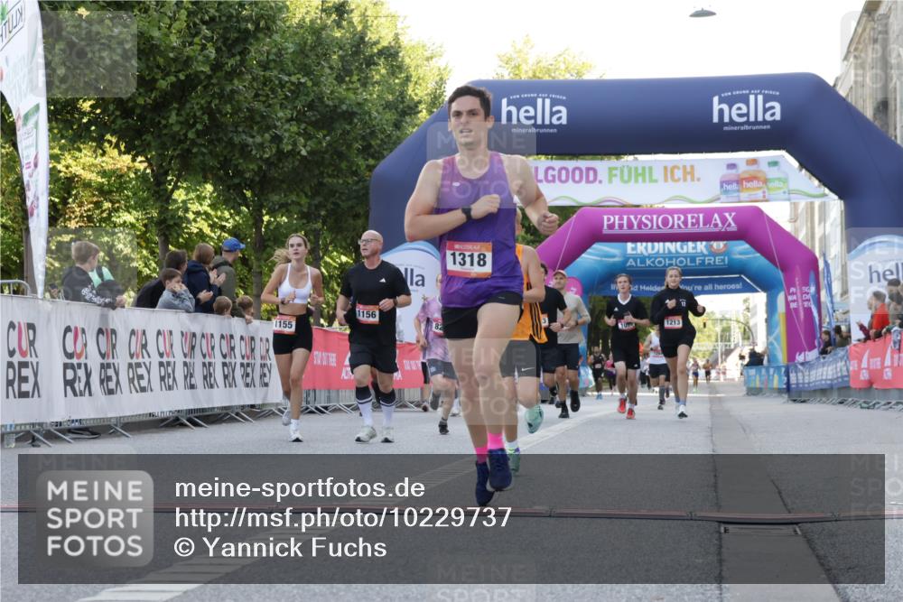 06.09.2026 - CURREX Alsterlauf Yannick Fuchs http://msf.ph/oto/10229737 06.09.2026 11:49:10 Ziel 1057, 1063, 1119, 1142, 1155, 1156, 1214, 1295, 1318, 8042, 8103, 8261 meine-sportfotos.de