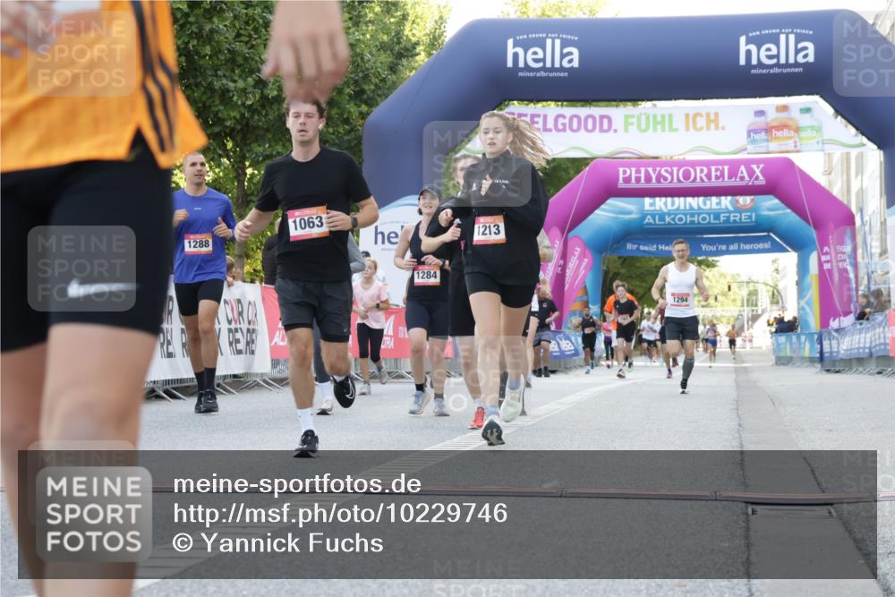 06.09.2026 - CURREX Alsterlauf Yannick Fuchs http://msf.ph/oto/10229746 06.09.2026 11:49:14 Ziel 1063, 1078, 1155, 1156, 1213, 1284, 1285, 1286, 1288, 1294, 1295, 1318, 8042, 8103, 8261 meine-sportfotos.de