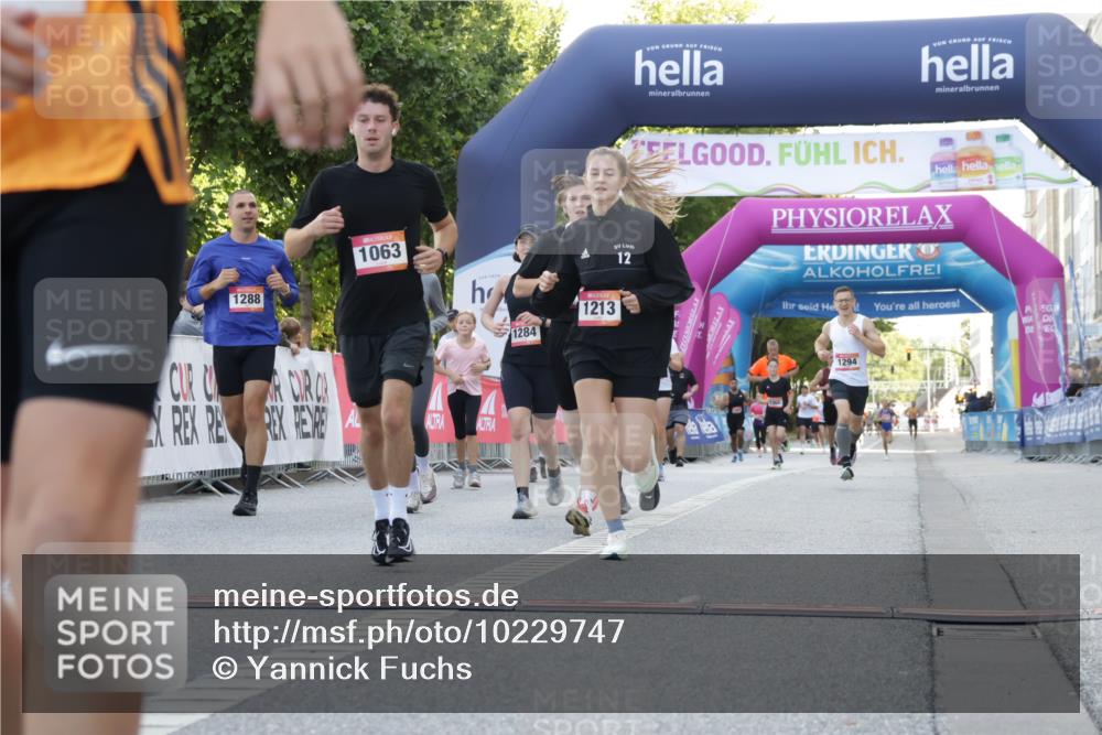06.09.2026 - CURREX Alsterlauf Yannick Fuchs http://msf.ph/oto/10229747 06.09.2026 11:49:14 Ziel 1063, 1078, 1155, 1156, 1213, 1284, 1285, 1286, 1288, 1294, 1295, 1318, 8042, 8103, 8261 meine-sportfotos.de