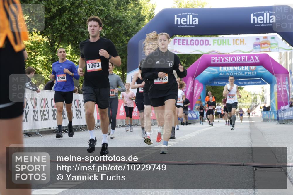 06.09.2026 - CURREX Alsterlauf Yannick Fuchs http://msf.ph/oto/10229749 06.09.2026 11:49:14 Ziel 1063, 1078, 1155, 1156, 1213, 1284, 1285, 1286, 1288, 1294, 1295, 1318, 8042, 8103, 8261 meine-sportfotos.de