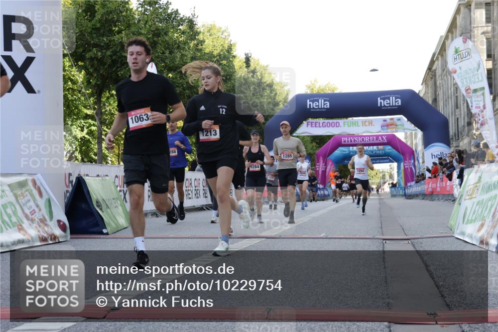 06.09.2026 - CURREX Alsterlauf Yannick Fuchs http://msf.ph/oto/10229754 06.09.2026 11:49:16 Ziel 1063, 1072, 1078, 1155, 1156, 1213, 1284, 1285, 1286, 1288, 1294, 1295, 1318, 8042, 8103, 8245, 8261 meine-sportfotos.de