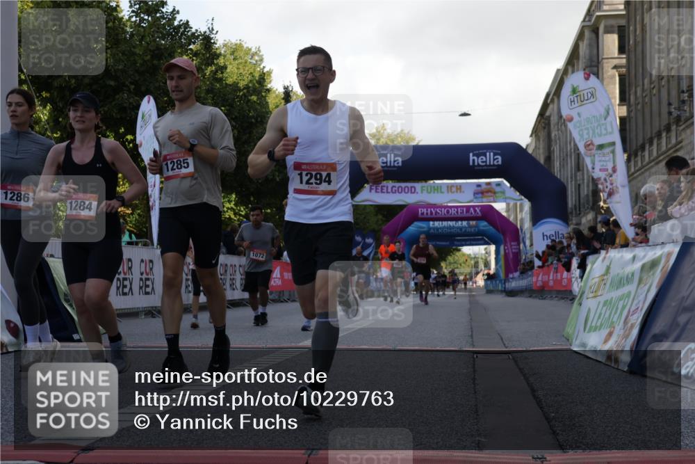 06.09.2026 - CURREX Alsterlauf Yannick Fuchs http://msf.ph/oto/10229763 06.09.2026 11:49:19 Ziel 1063, 1072, 1078, 1155, 1156, 1172, 1213, 1216, 1284, 1285, 1286, 1288, 1294, 8245, 8261 meine-sportfotos.de