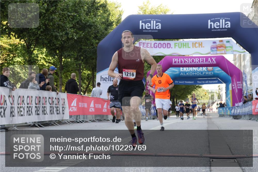 06.09.2026 - CURREX Alsterlauf Yannick Fuchs http://msf.ph/oto/10229769 06.09.2026 11:49:22 Ziel 1060, 1063, 1072, 1078, 1172, 1213, 1216, 1267, 1284, 1285, 1286, 1288, 1294, 8245 meine-sportfotos.de