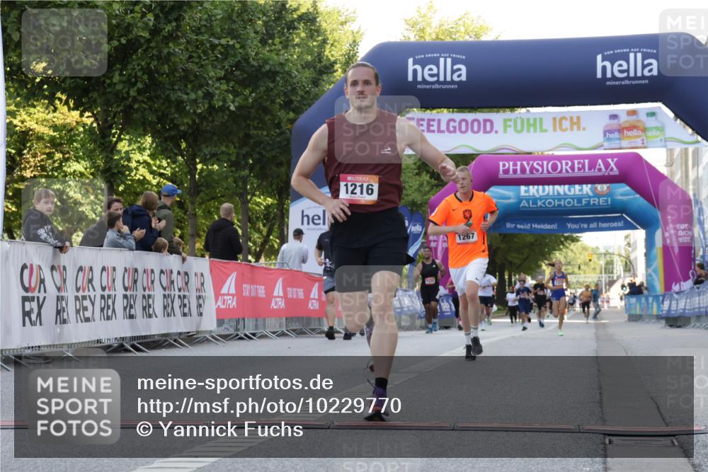 06.09.2026 - CURREX Alsterlauf Yannick Fuchs http://msf.ph/oto/10229770 06.09.2026 11:49:22 Ziel 1060, 1063, 1072, 1078, 1172, 1213, 1216, 1267, 1284, 1285, 1286, 1288, 1294, 8245 meine-sportfotos.de