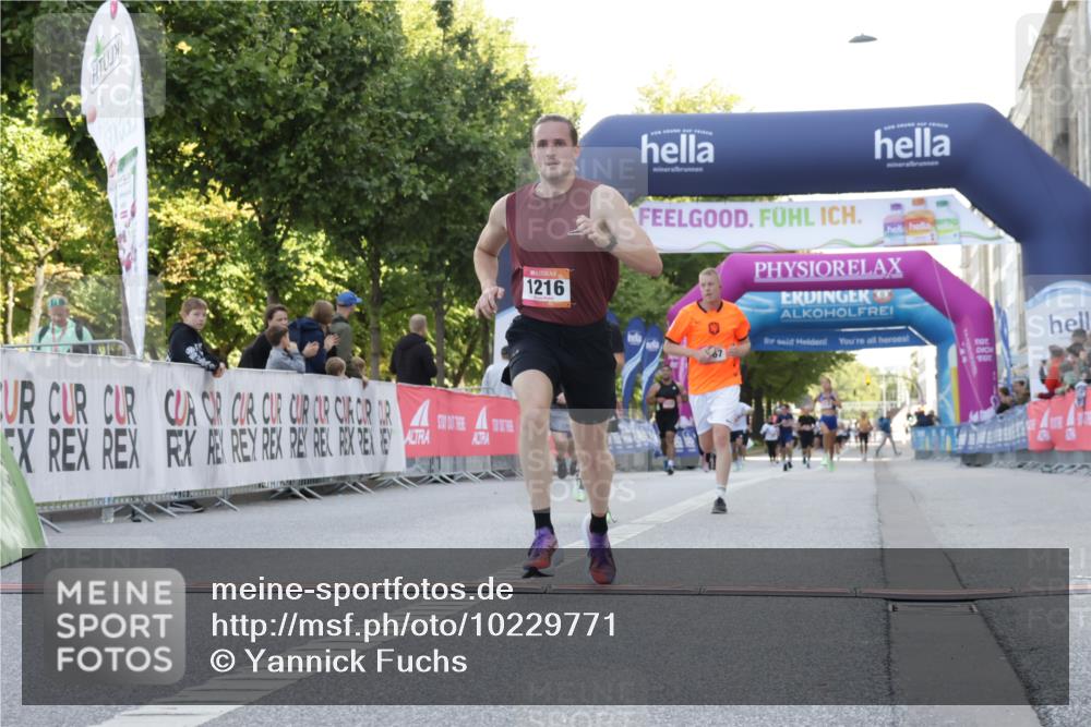06.09.2026 - CURREX Alsterlauf Yannick Fuchs http://msf.ph/oto/10229771 06.09.2026 11:49:23 Ziel 1060, 1072, 1078, 1172, 1213, 1216, 1267, 1284, 1285, 1286, 1288, 1294, 8245 meine-sportfotos.de
