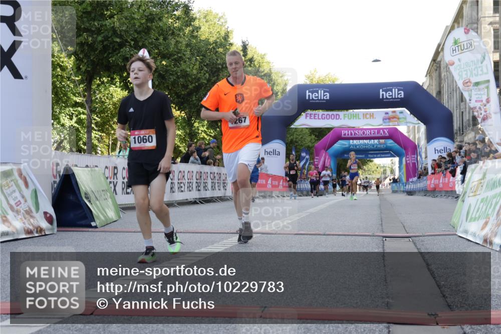 06.09.2026 - CURREX Alsterlauf Yannick Fuchs http://msf.ph/oto/10229783 06.09.2026 11:49:26 Ziel 1060, 1072, 1172, 1216, 1267, 1294, 1312, 8245, 8267 meine-sportfotos.de