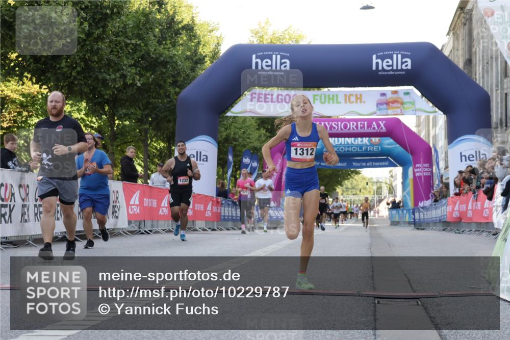 06.09.2026 - CURREX Alsterlauf Yannick Fuchs http://msf.ph/oto/10229787 06.09.2026 11:49:29 Ziel 1060, 1172, 1216, 1232, 1267, 1312, 1320, 8267 meine-sportfotos.de