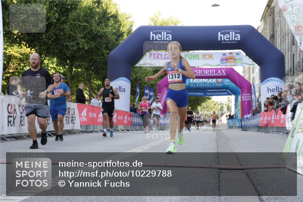 06.09.2026 - CURREX Alsterlauf Yannick Fuchs http://msf.ph/oto/10229788 06.09.2026 11:49:29 Ziel 1060, 1172, 1216, 1232, 1267, 1312, 1320, 8267 meine-sportfotos.de