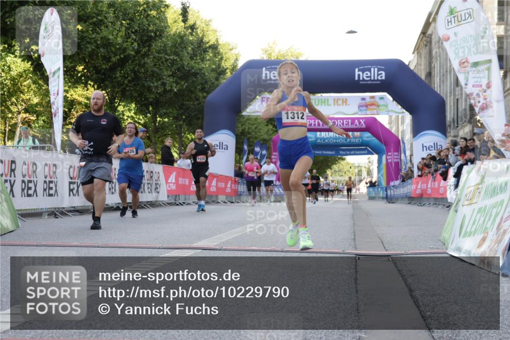 06.09.2026 - CURREX Alsterlauf Yannick Fuchs http://msf.ph/oto/10229790 06.09.2026 11:49:29 Ziel 1060, 1172, 1216, 1232, 1267, 1312, 1320, 8267 meine-sportfotos.de