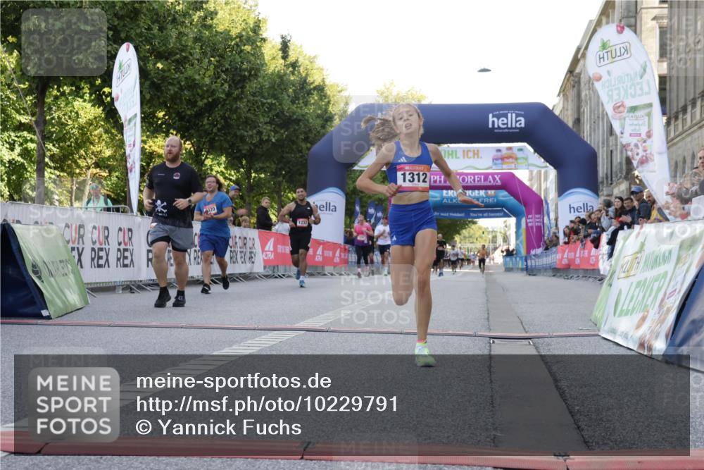 06.09.2026 - CURREX Alsterlauf Yannick Fuchs http://msf.ph/oto/10229791 06.09.2026 11:49:30 Ziel 1060, 1216, 1232, 1267, 1312, 1320, 8267 meine-sportfotos.de