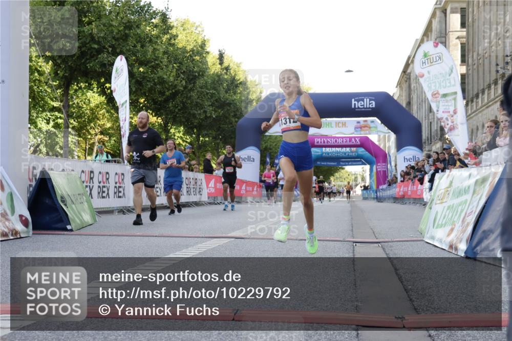 06.09.2026 - CURREX Alsterlauf Yannick Fuchs http://msf.ph/oto/10229792 06.09.2026 11:49:30 Ziel 1060, 1216, 1232, 1267, 1312, 1320, 8267 meine-sportfotos.de