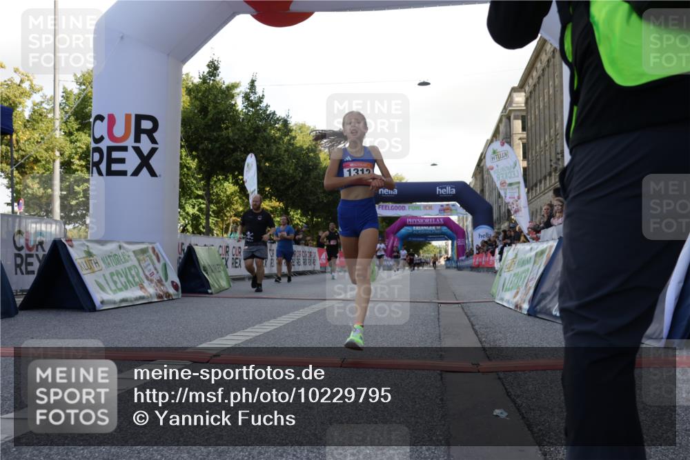 06.09.2026 - CURREX Alsterlauf Yannick Fuchs http://msf.ph/oto/10229795 06.09.2026 11:49:30 Ziel 1060, 1216, 1232, 1267, 1312, 1320, 8267 meine-sportfotos.de