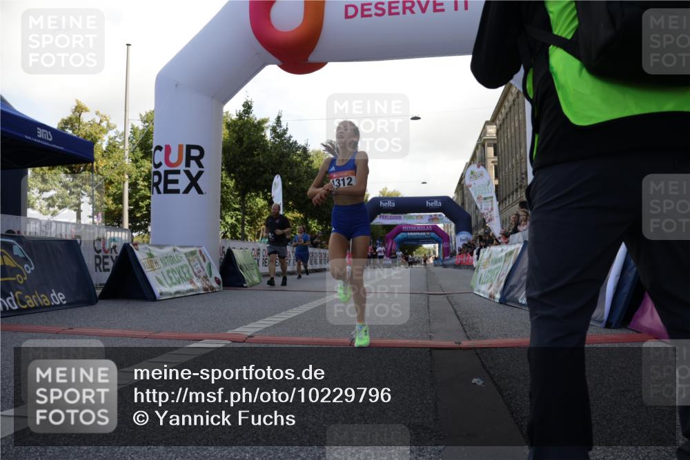06.09.2026 - CURREX Alsterlauf Yannick Fuchs http://msf.ph/oto/10229796 06.09.2026 11:49:30 Ziel 1060, 1216, 1232, 1267, 1312, 1320, 8267 meine-sportfotos.de