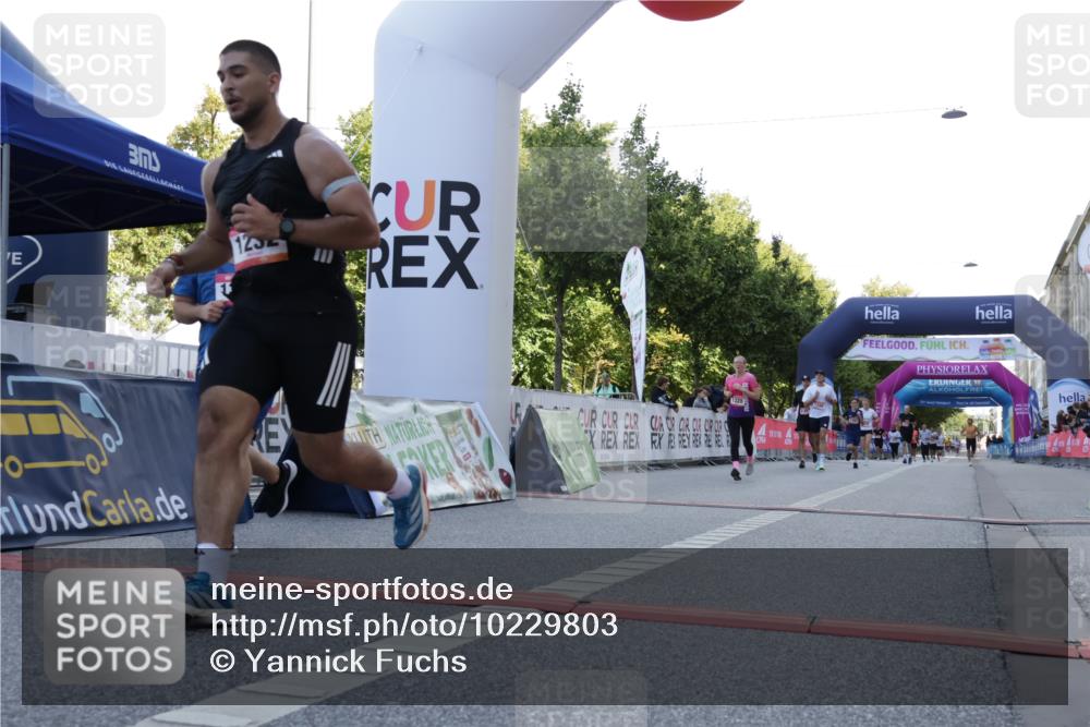 06.09.2026 - CURREX Alsterlauf Yannick Fuchs http://msf.ph/oto/10229803 06.09.2026 11:49:35 Ziel 1232, 1249, 1312, 1320, 1328, 8185, 8267 meine-sportfotos.de